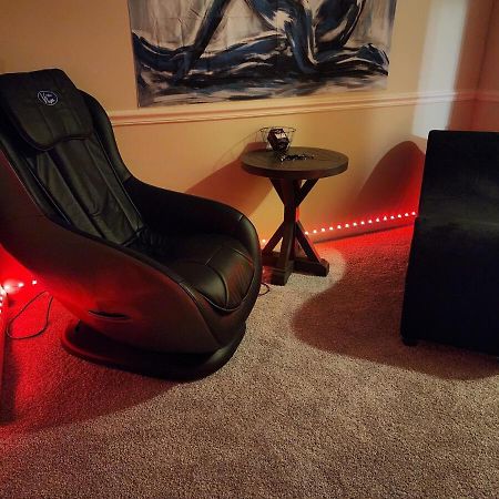 Two Couple Up - Adults Only! Instant Booking Let'S Play Charlotte Exteriör bild